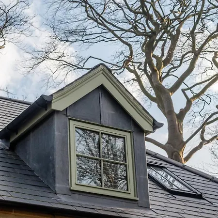 2 Bed In Whitby Oc-W452 *