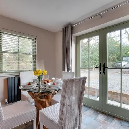 2 Bed In Whitby Oc-W452 Hébergement de vacances