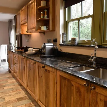 بيت للعطل 2 Bed In Oc-w452 *