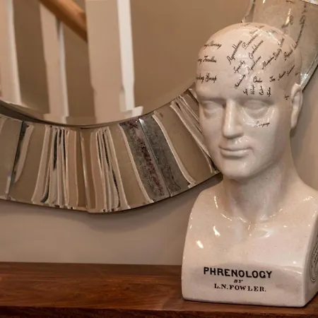 The Gatehouse * 惠特比