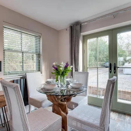 別荘 2 Bed In Whitby Oc-W452 *