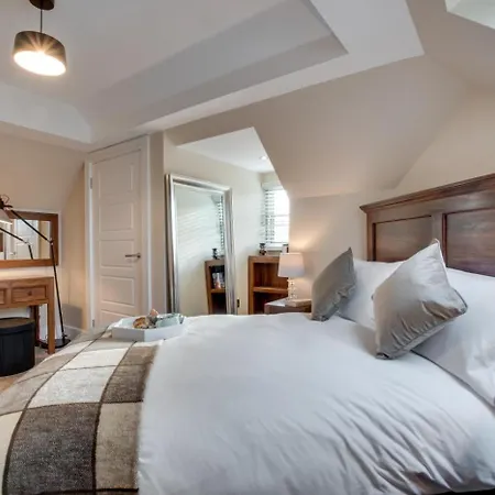 2 Bed In Whitby Oc-W452 *