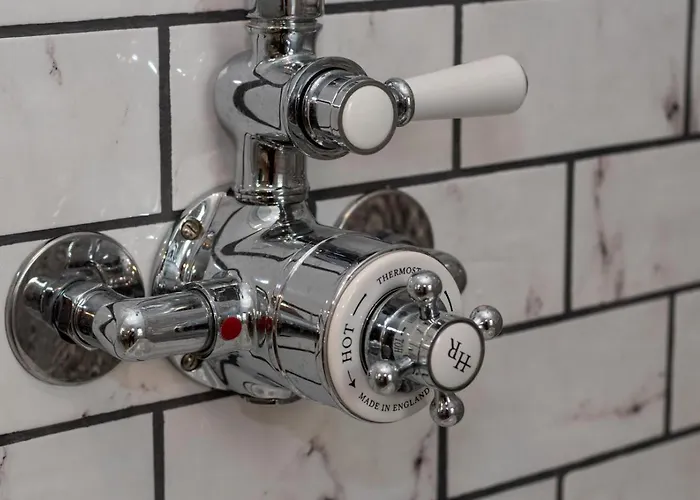 2 Bed In Oc-w452 Holiday home *