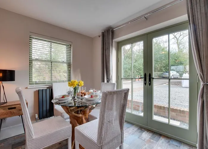 2 Bed In Oc-w452 Holiday home