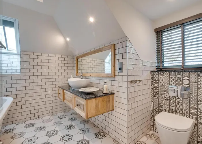 2 Bed In Oc-w452 Holiday home *