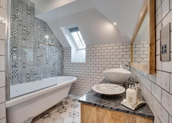 2 Bed In Oc-w452 Holiday home *