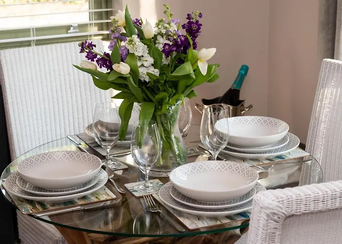 2 Bed In Oc-w452 Holiday home *