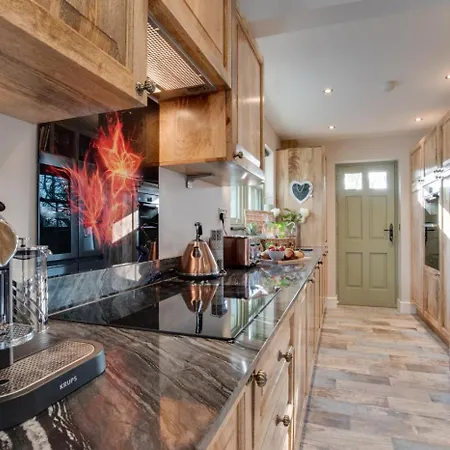 2 Bed In Oc-w452 *
